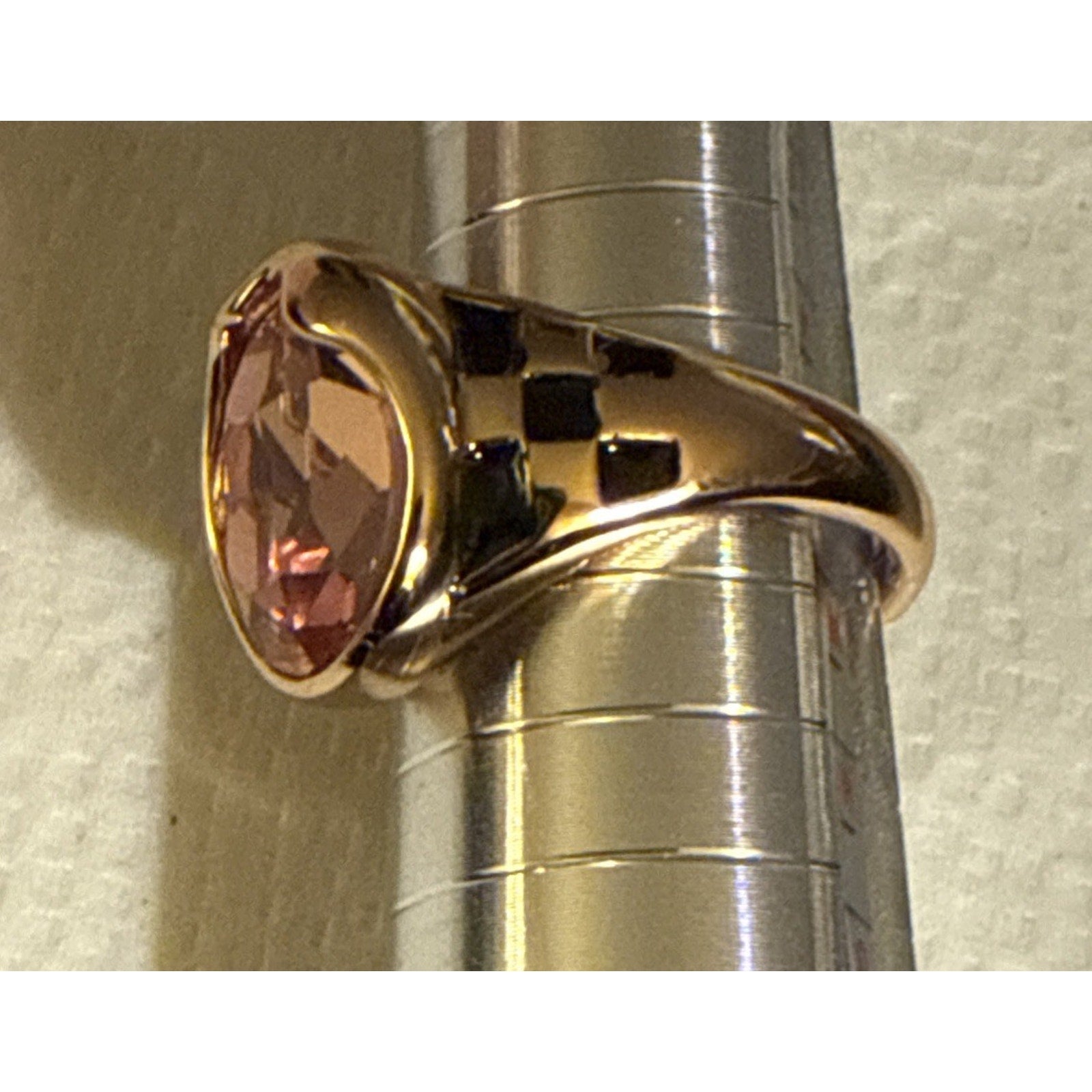 Gorgeous Women’s Swarovski Pink Ring Size 6.25