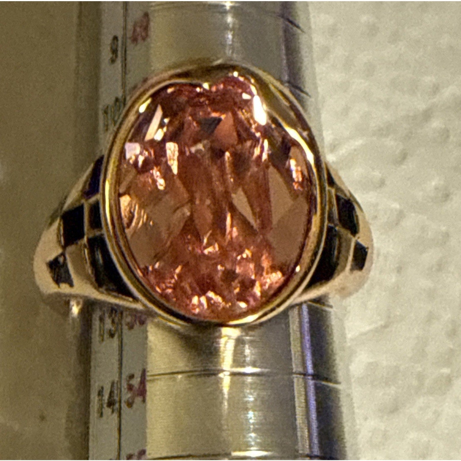 Gorgeous Women’s Swarovski Pink Ring Size 6.25