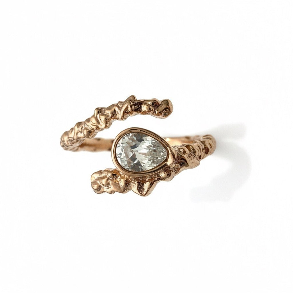 Gorgeous 1ct Swarovski gold tone round cut women’s size 7.5 adjustable ring