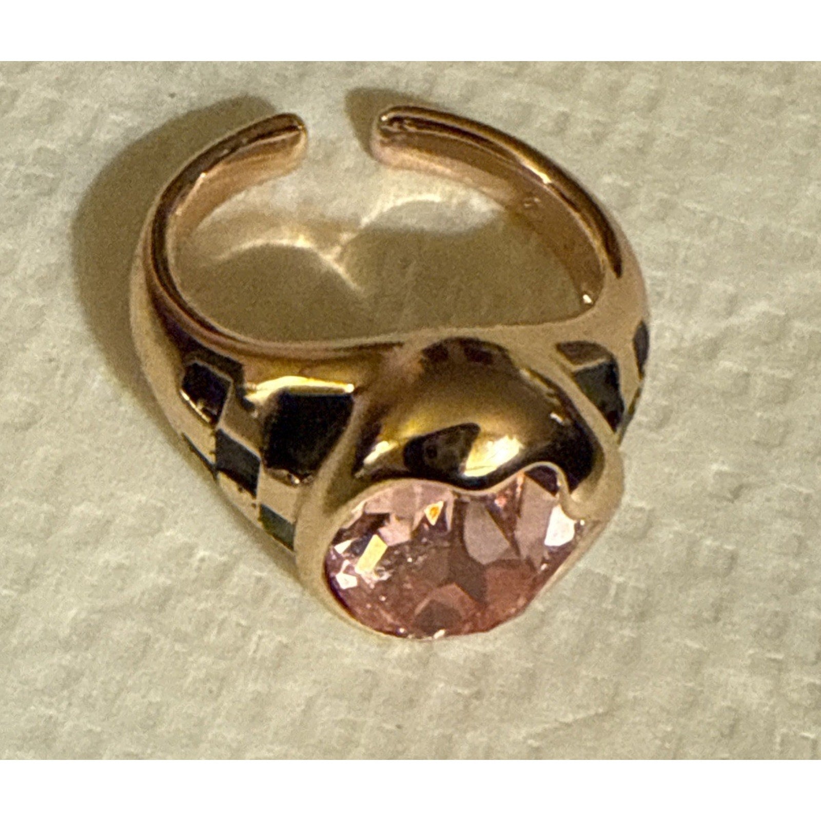 Gorgeous Women’s Swarovski Pink Ring Size 6.25